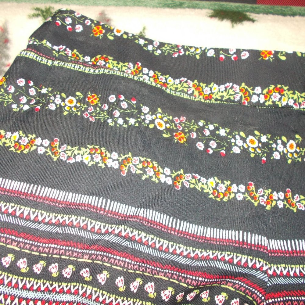 Loft Printed/Patterned Shorts Black/Multi Color S… - image 2